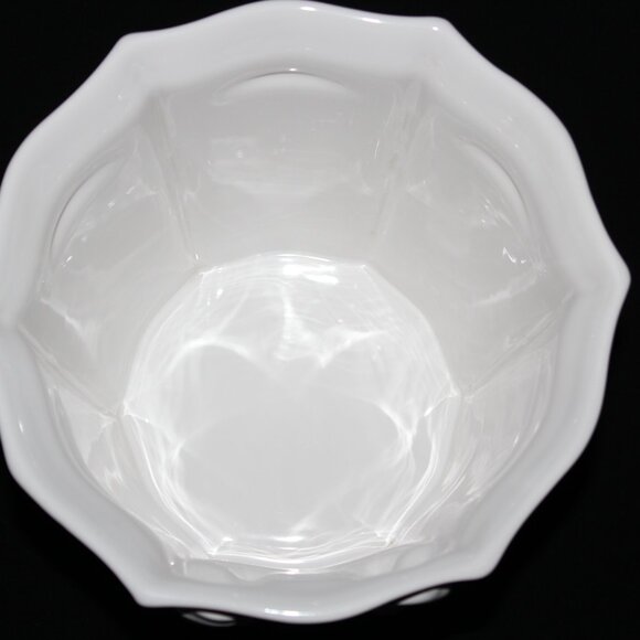 Elegant White Ceramic Planter with Bow Design | Made in Portugal - Picture 2 of 5